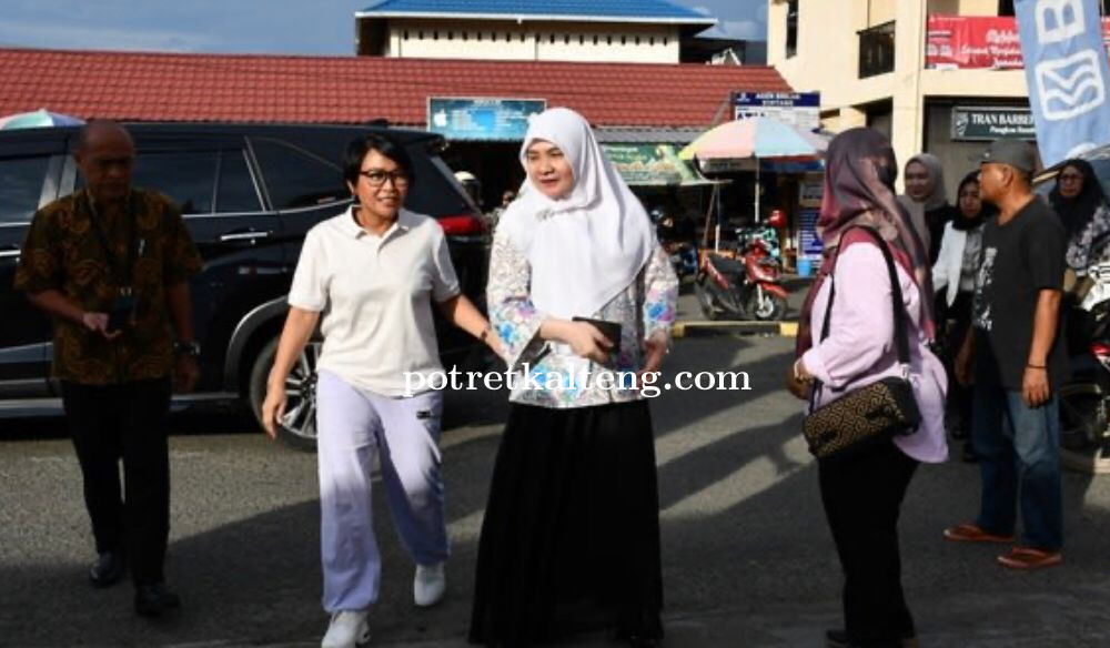 Ketua TP PKK Barito Selatan Kunjungi Pasar Ramadhan Kota Buntok