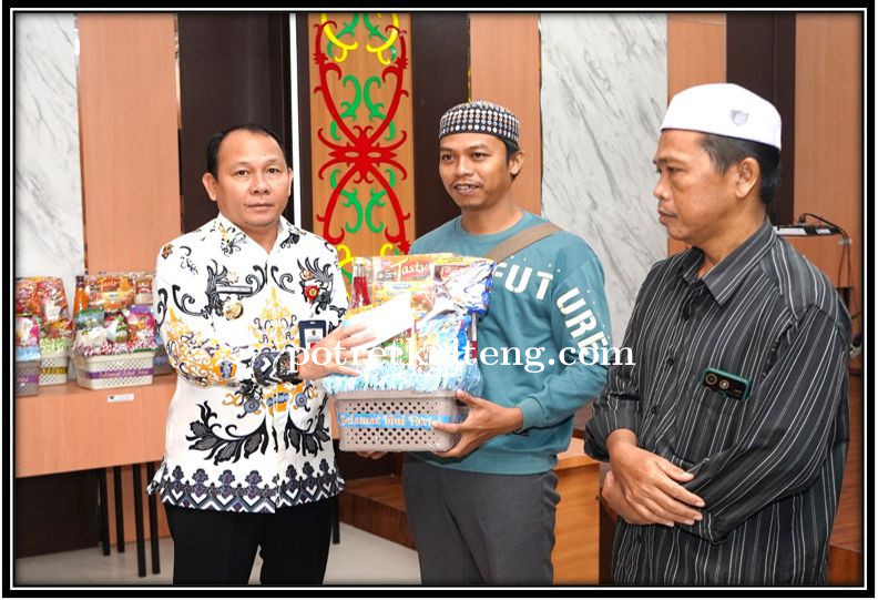 Majelis Taklim DPMPTSP Prov. Kalteng Gelar Aksi Berbagi Menjelang Akhir Ramadan 1446 H