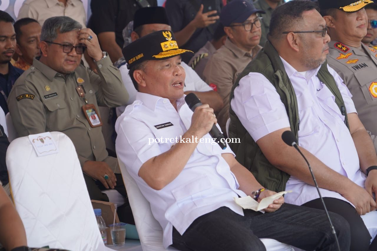 Kepala Dinas Lingkungan Hidup Kalimantan Tengah Hadiri Panen Raya Padi Serentak Nasional