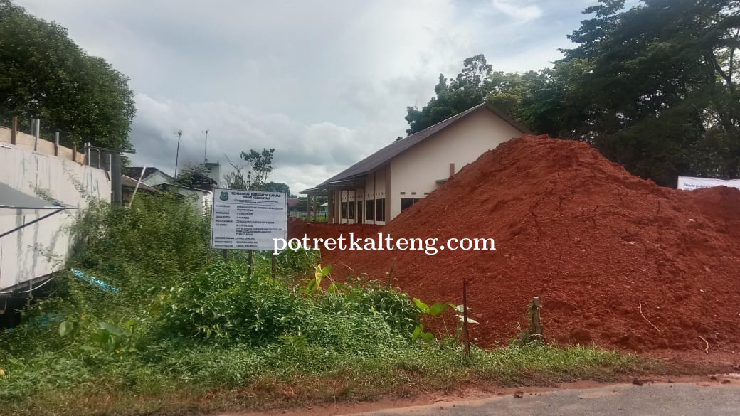 Proyek Kantor Dinkes Kapuas Disorot, Diduga Jalan Warga Rusak Dilalui Truk Bermuatan Berat