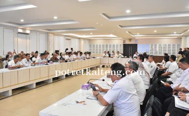 Pj Bupati Kapuas Pimpin Rapat Pengangkatan Tenaga Kontrak