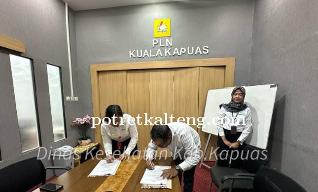 Kepala Dinas Kesehatan Kapuas Teken Perjanjian Listrik dengan PLN untuk Operasional RS Pratama Pujon