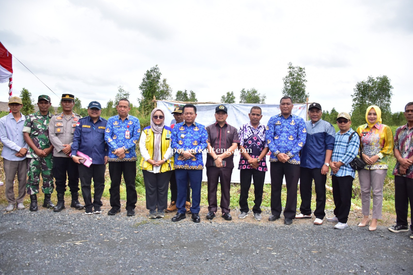 Bupati Kapuas Tinjau Lokasi Usulan Sekolah Rakyat di Desa Batuah