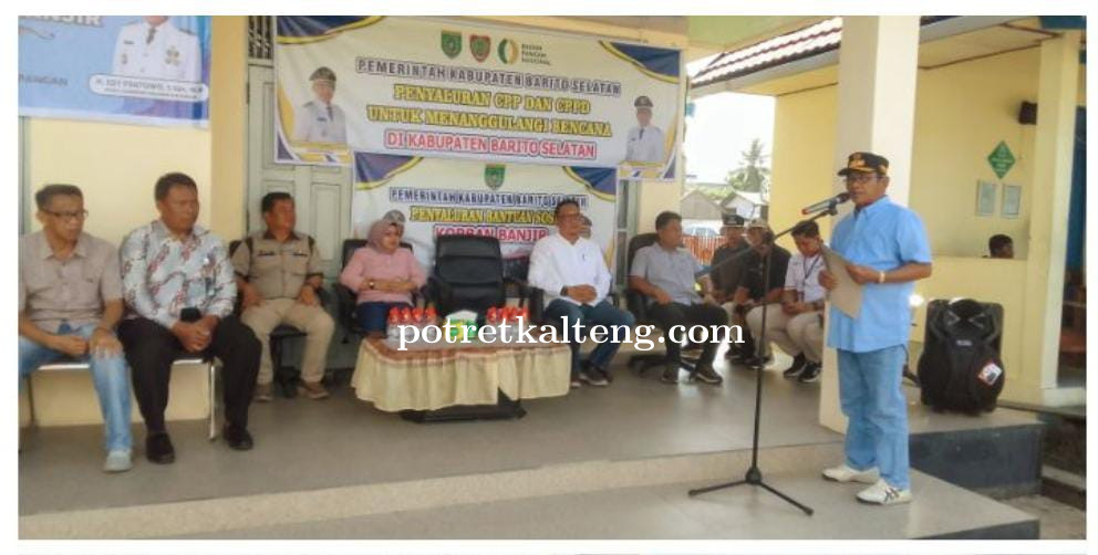 Khsristianto Yudha Wakil  Bupati Barito Selatan Melepas Bantuan Sembako Unutuk Korban Banjir Di lapa