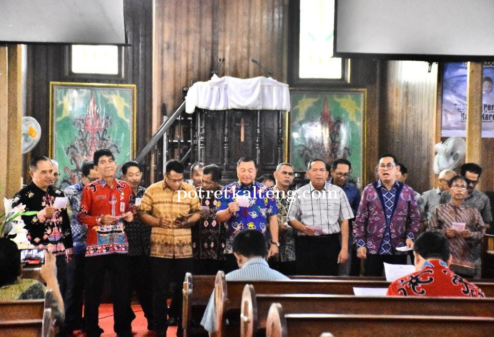Wabup Kapuas Hadiri Ibadah KPB GKE Kapuas Seberang, Ajak Kaum Bapak Awasi Generasi Muda