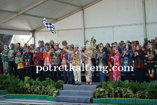Festival Budaya Isen Mulang 2025 Meriahkan Kalimantan Tengah dengan Karnaval Budaya yang Spektakuler