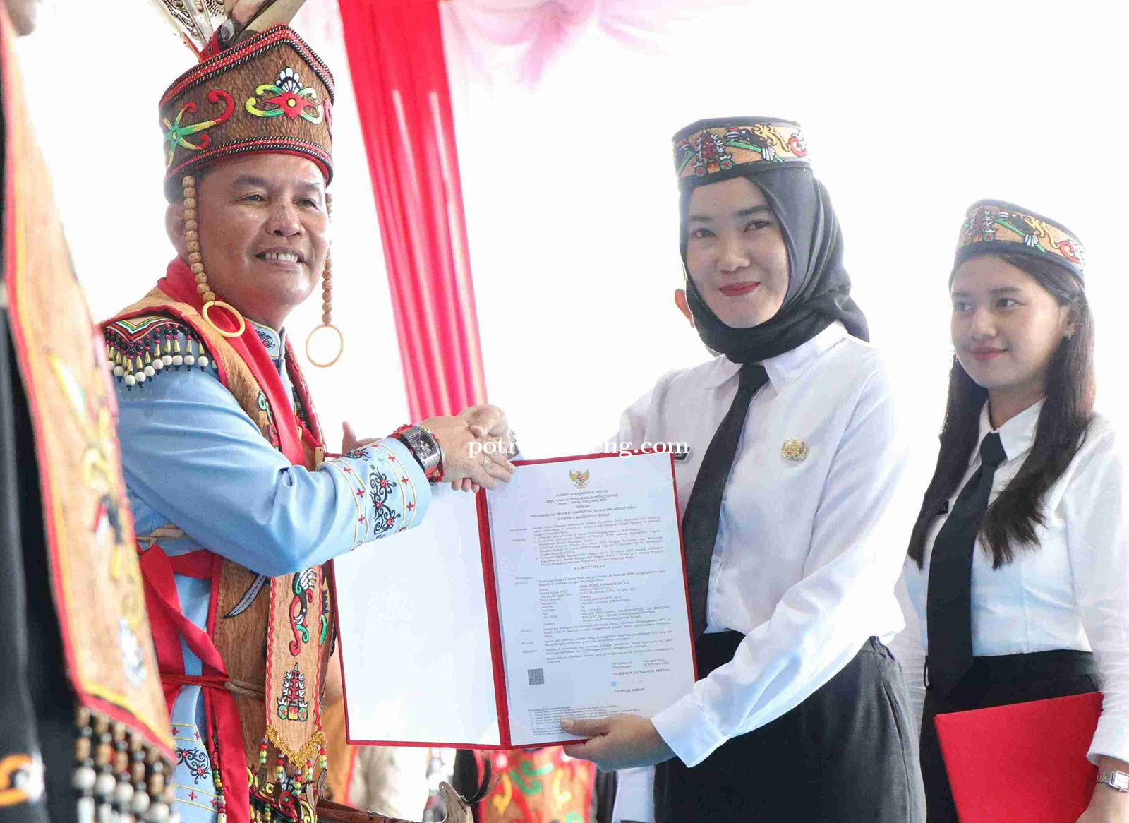 Gubernur Kalteng Serahkan SK CPNS dan PPPK Tahap I, BKD Tegaskan Komitmen Tingkatkan Kualitas SDM Ap