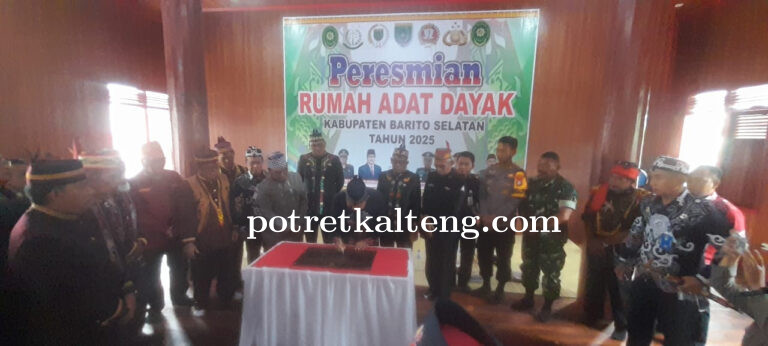 Pj Bupati Barsel Resmikan  Rumah Adat Dayak 