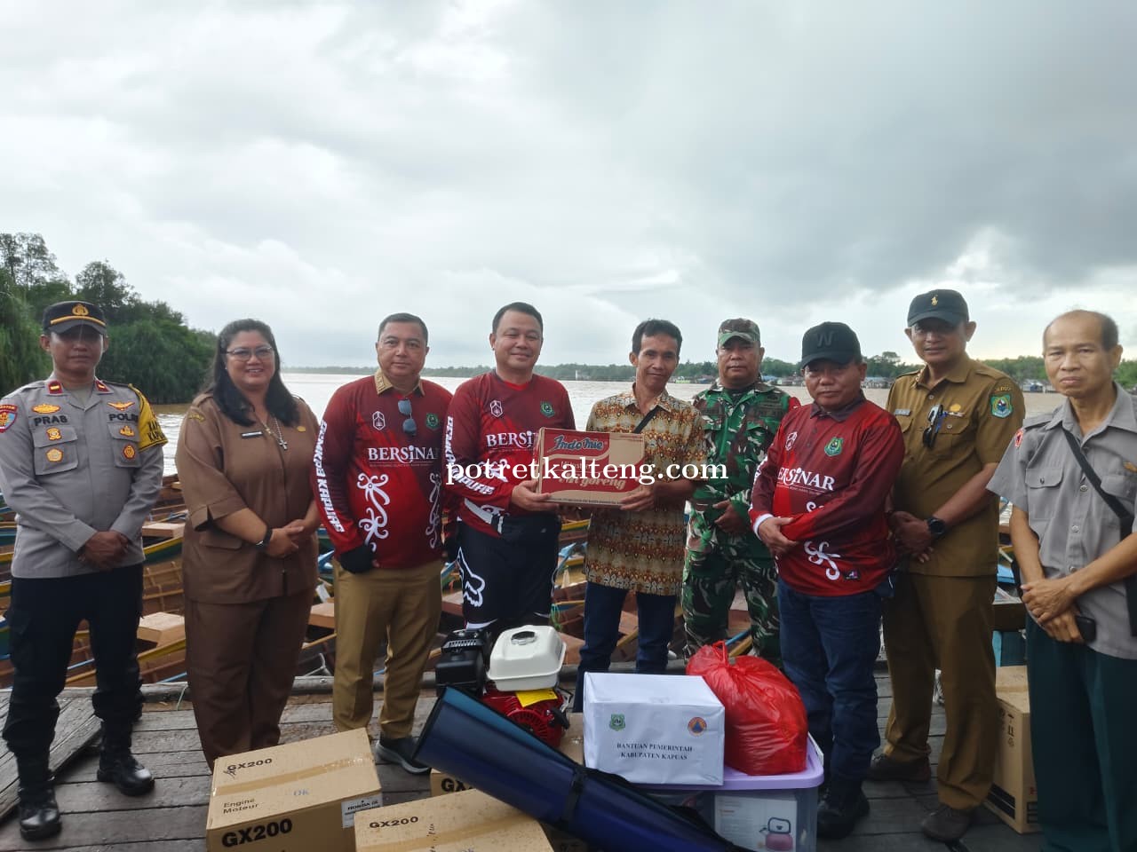 Pemkab Kapuas Salurkan Bantuan Korban Kebakaran di Desa Anjir Kalampan