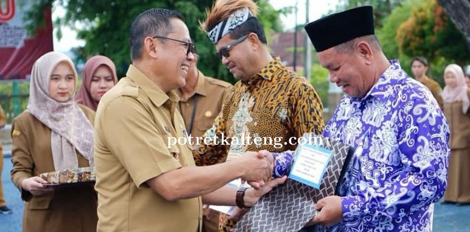 Pj Bupati Barut Lepas 33 PNS Purna Tugas Dalam Apel Senin Pagi