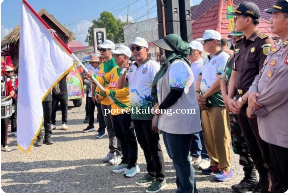 Bupati dan Wabup Murung Raya Lepas Ribuan Peserta Karnaval Budaya