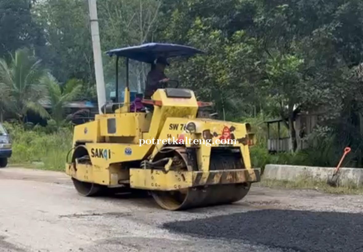 Komitmen Jaga Infrastruktur, PT. Artha Usaha Bahagia Lakukan Pengaspalan Jalan Trans Kalsel – Muara 