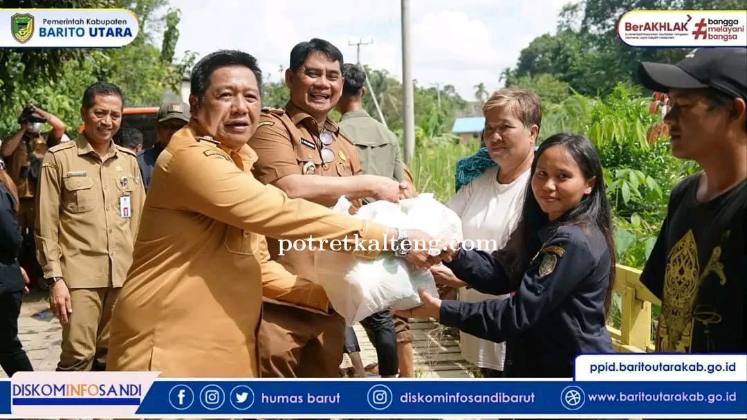 DUKUNGAN MORAL PASCA-BANJIR: Bupati Barut Dialog Langsung dengan Warga Sei Rahayu I, Beri Semangat d