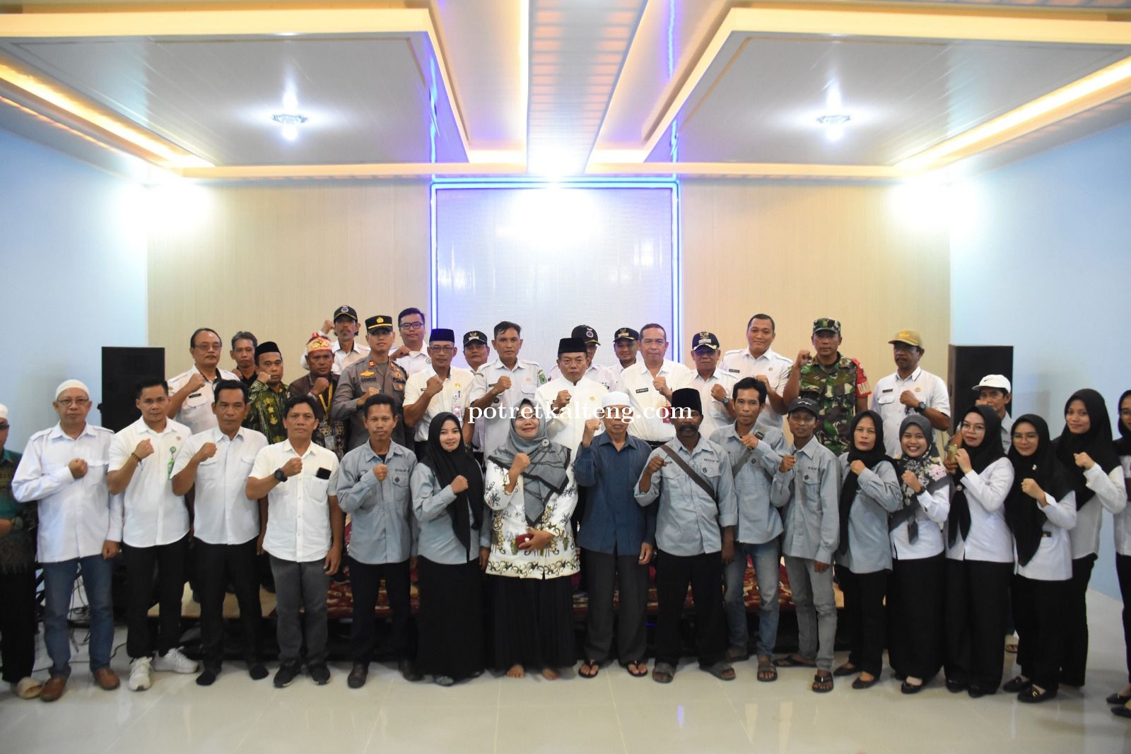 Bupati Kapuas HM Wiyatno Resmikan Gedung Serbaguna Desa Anjir Mambulau Barat