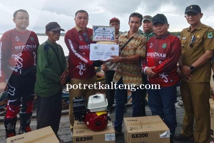 Pemkab Kapuas Salurkan Bantuan Korban Kebakaran di Desa Anjir Kalampan