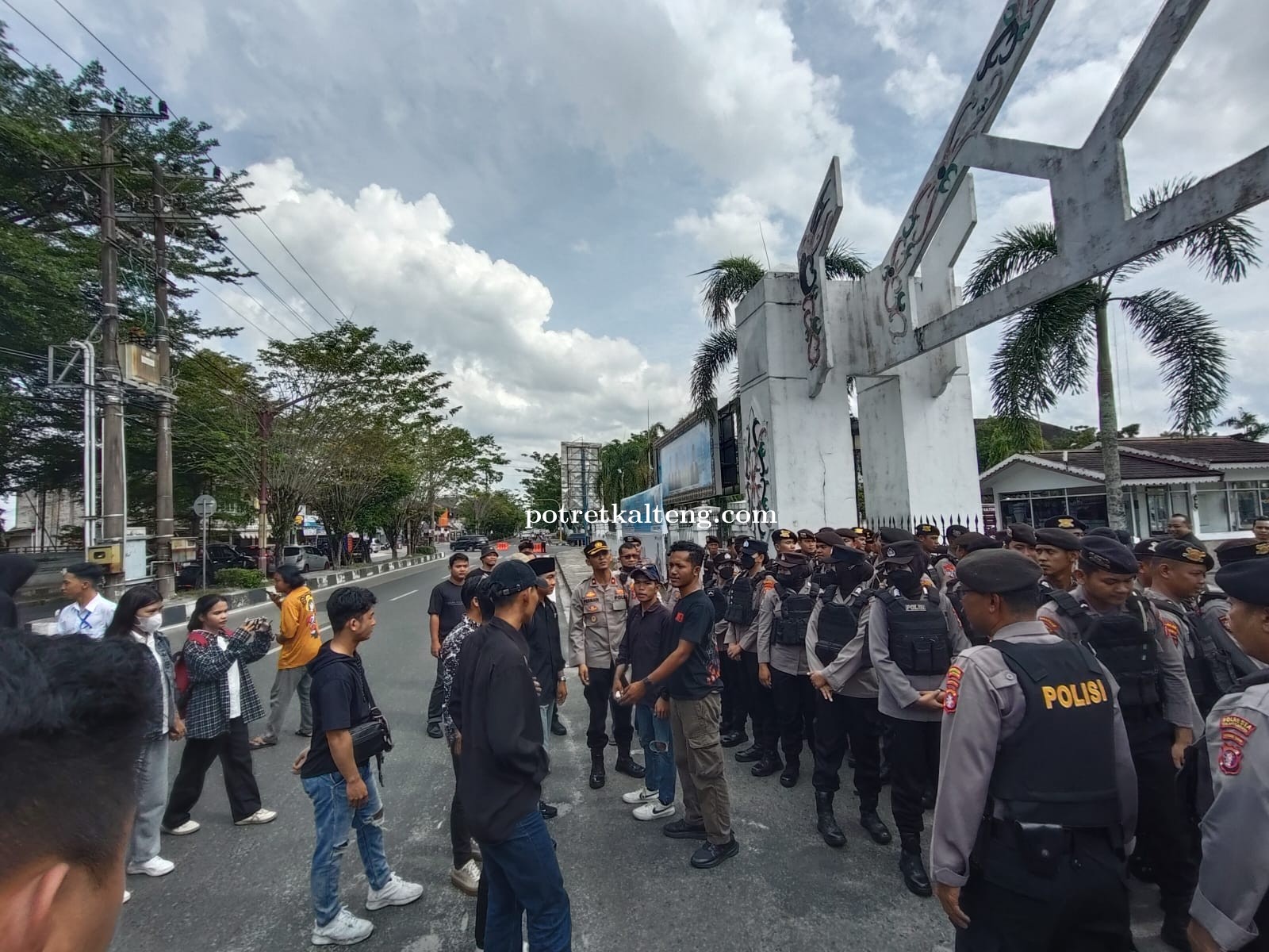 Aksi AROMI Guncang DPRD Kalteng, Tuntut Realisasi 8 Poin Reformasi Polri