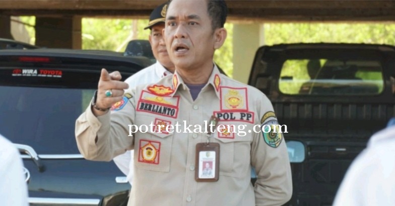 Satpol PP Imbau Warga Patuh pada Aturan Jam Buang Sampah di TPS