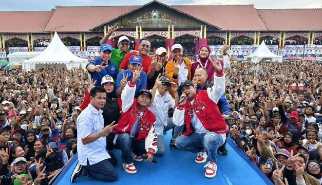 Ribuan Pendukung Meriahkan Kampanye Akbar Koyem-SHD dengan Semangat \\