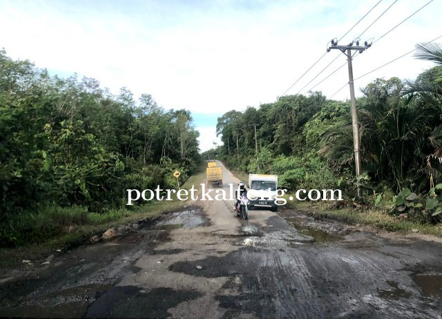 Pengendara Keluhkan Penggunaan Jalan Umum oleh Angkutan Batu Bara PT. AUB