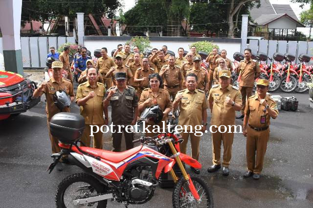 Pemkab Kapuas Serahkan Motor Trail untuk Penanganan Karhutla, Bahas Transmigrasi Lokal Akibat Banjir