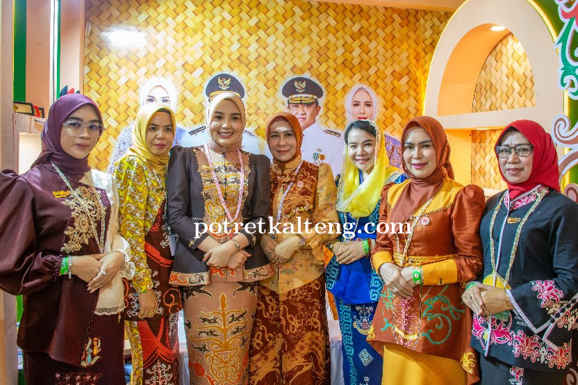 Ketua TP PKK Kapuas Hadiri HUT ke-45 Dekranas, Dorong Daya Saing Perajin Lokal