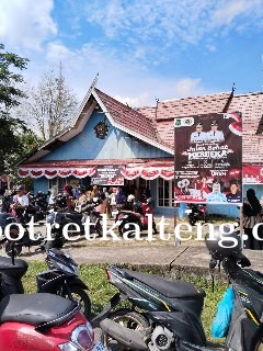 Membludak, Warga Antusias Antri  Kupon Jalan Sehat di Sekretariat PWI Kapuas 