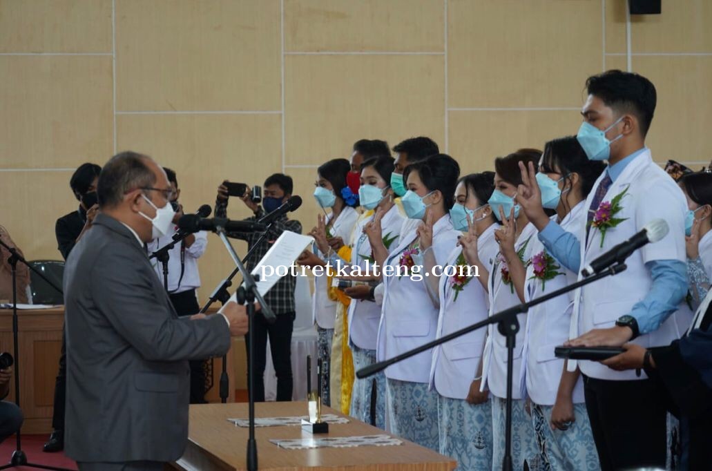 Fakultas Kedokteran UPR Lantik 18 Dokter