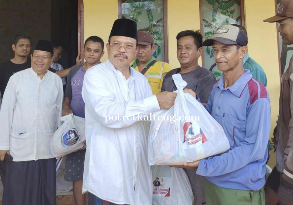 Maknai Ramadhan Berkah, Sekda Nuryakin Berbagi untuk Warga Kurang Mampu di Puruk Cahu