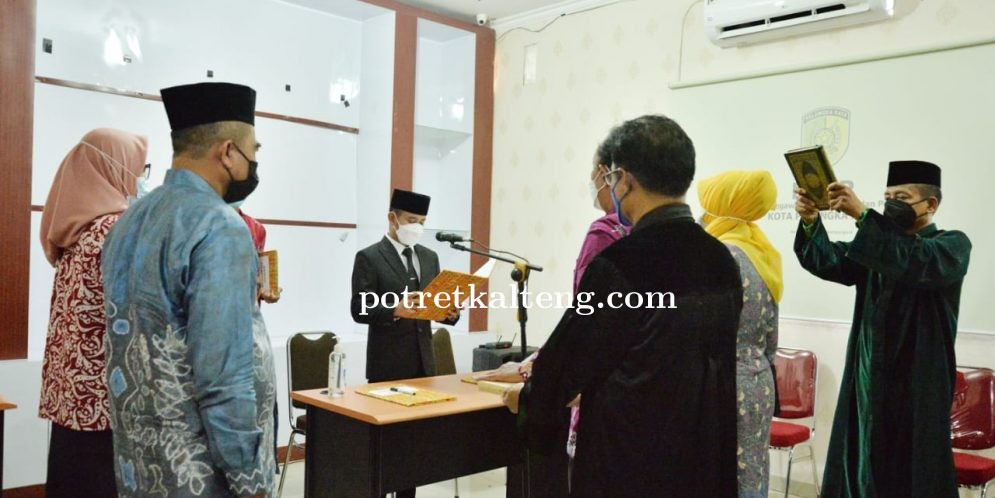 Wali Kota Palangka Raya Melantik Sejumlah Pejabat Pimpinan Tinggi Pratama, Administrator, & Pengawas