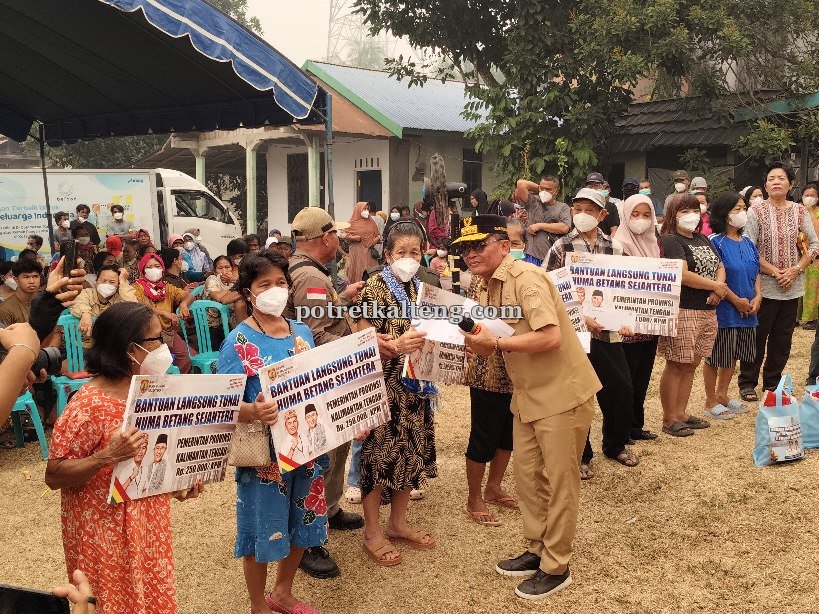 Asap Menebal, Bantuan Mengalir: Agustiar Turun Langsung ke Warga
