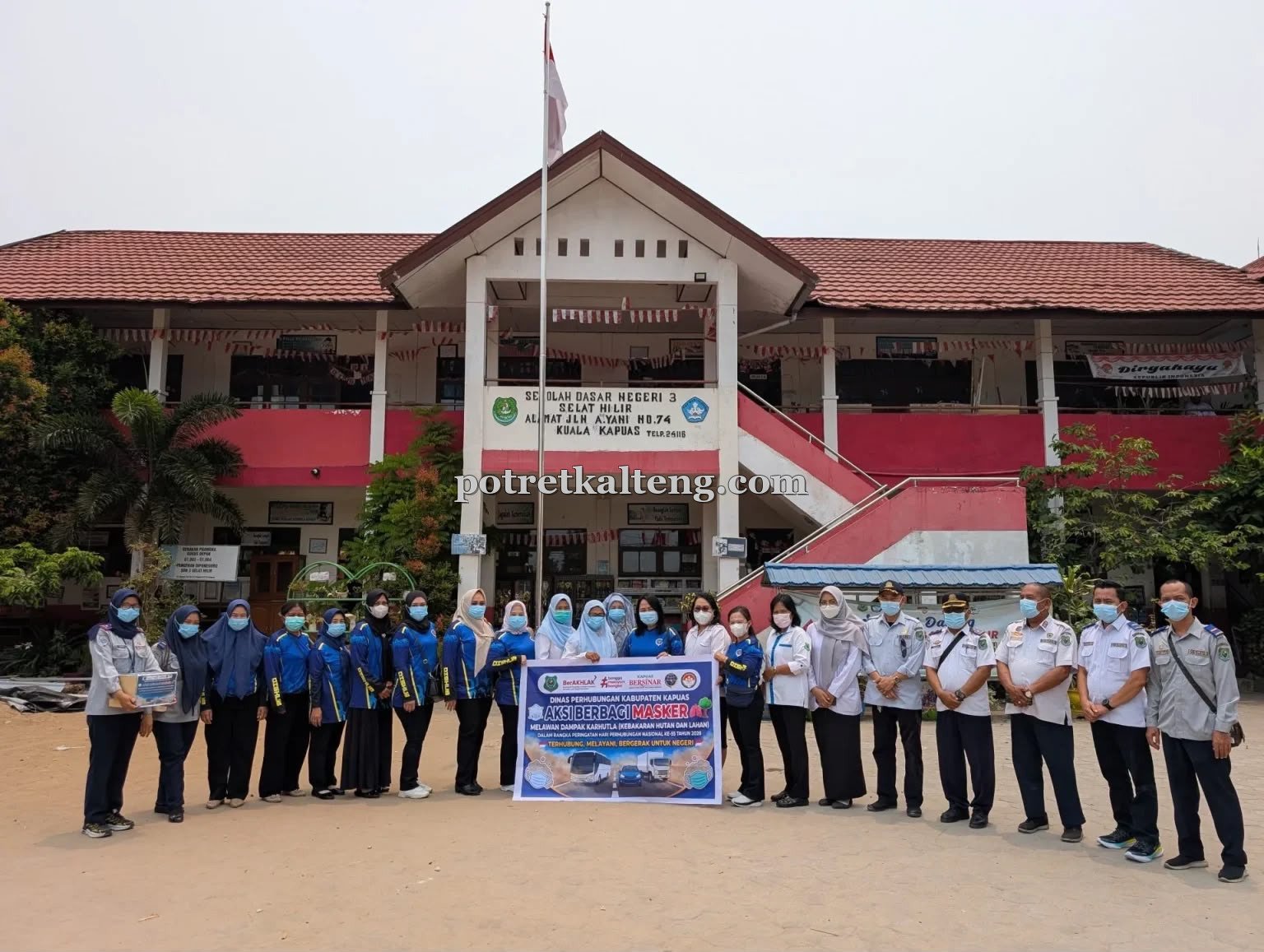 Harhubnas 2026, Dishub Kapuas Bagikan Masker untuk Lindungi Warga dari Kabut Asap