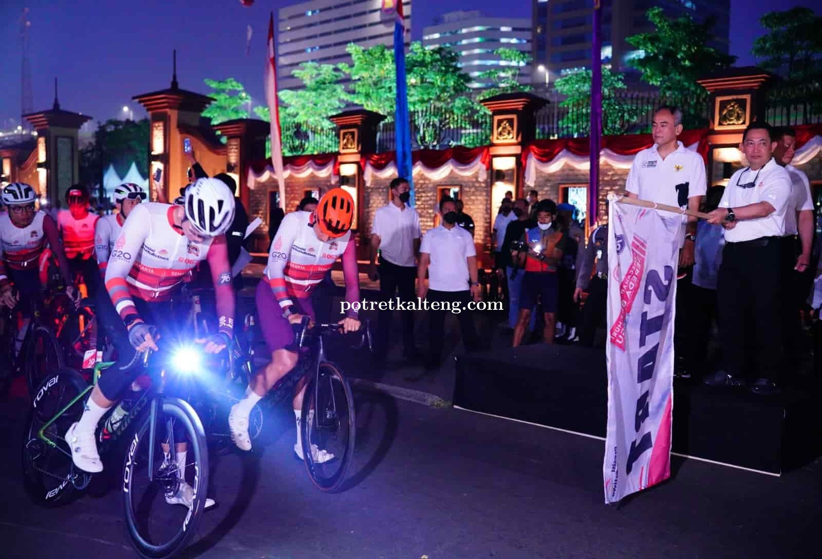Kapolri Pimpin Pelepasan Rekor MURI Gowes Sejauh 508 Km