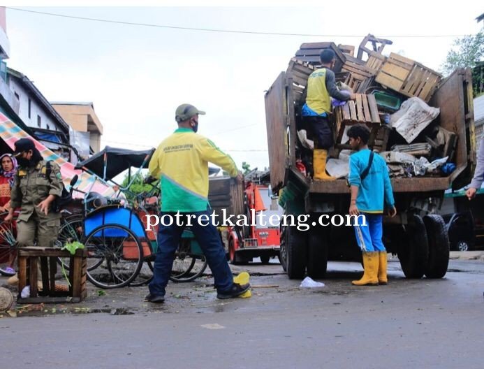 Masih Nekat Berjualan, Puluhan Gerobak Terpaksa di Tindak Petugas