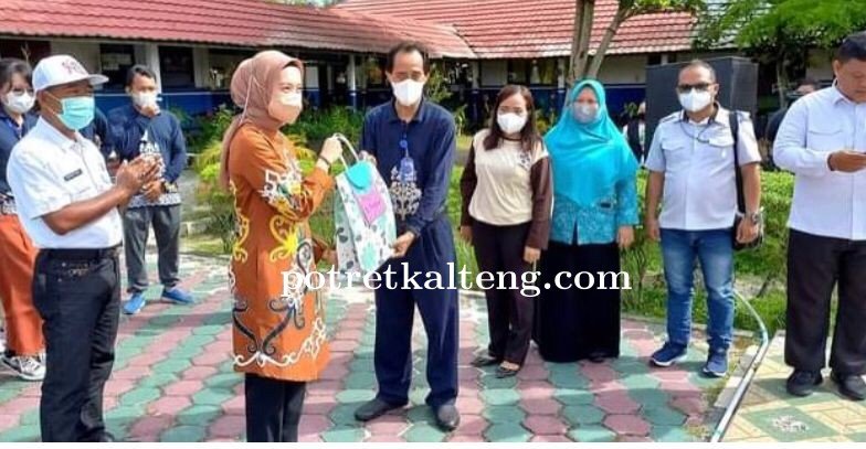 Dukung Gerakan Nasional Aksi Bergizi Wujudkan Pola Hidup Sehat, Ketua TP-PKK Bagikan Makanan Bergizi