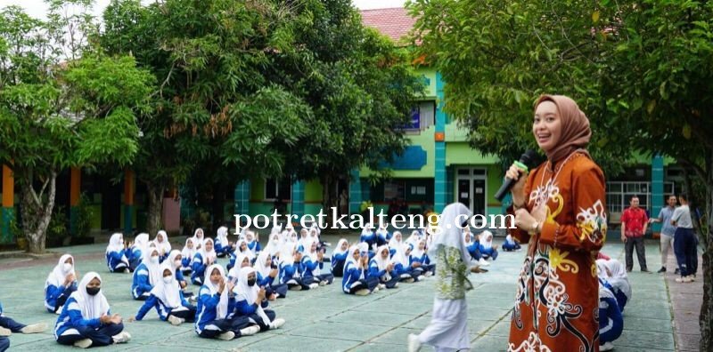 Kegiatan Aksi Bergizi Upaya Tingkatkan Gizi Remaja, Ketua TP-PKK Sambangi Sekolah-Sekolah
