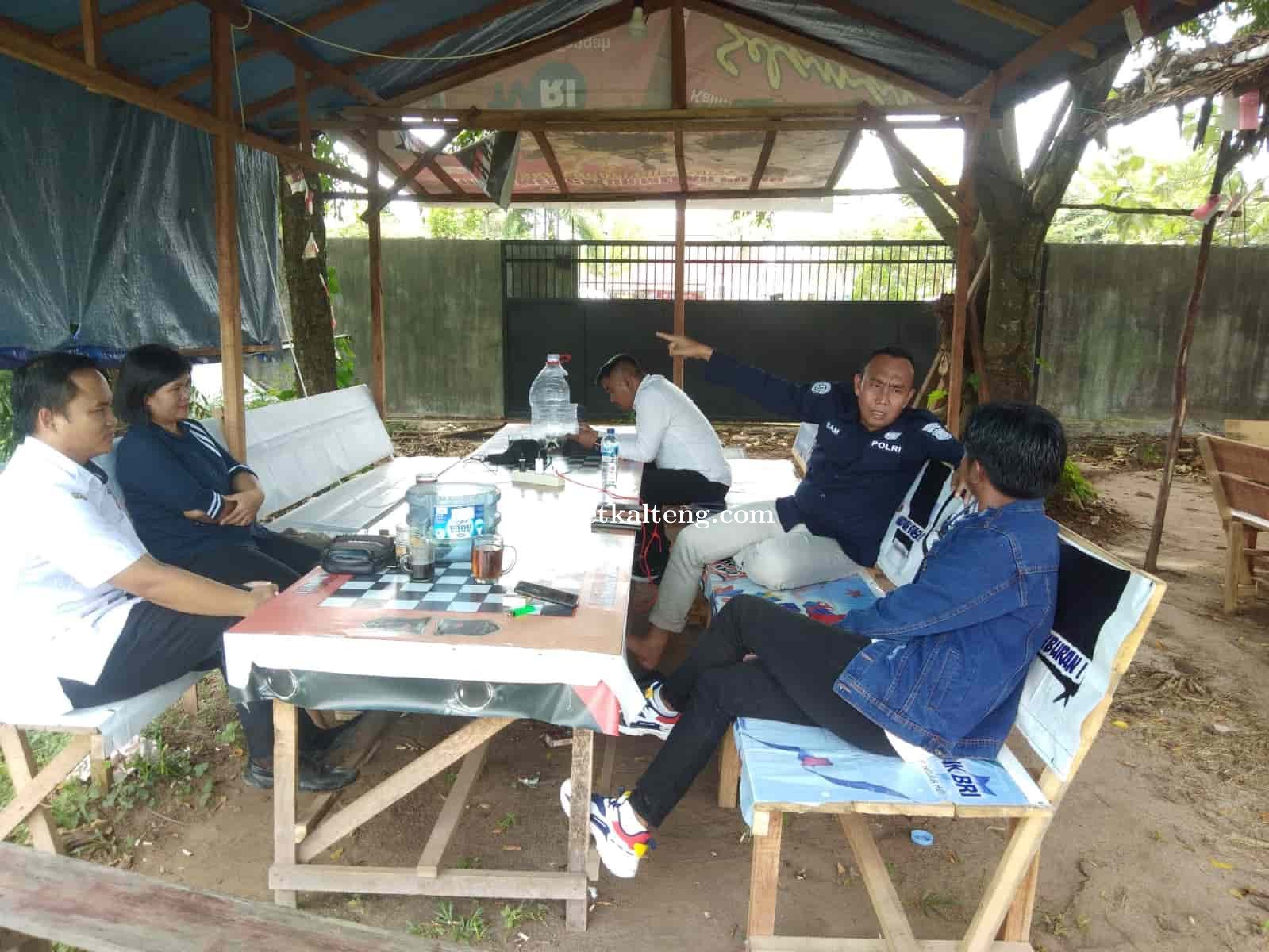 Selisih Paham, Tim Humas Polda Kalteng Mediasi Tukang Rumah dan Pemilik Rumah.