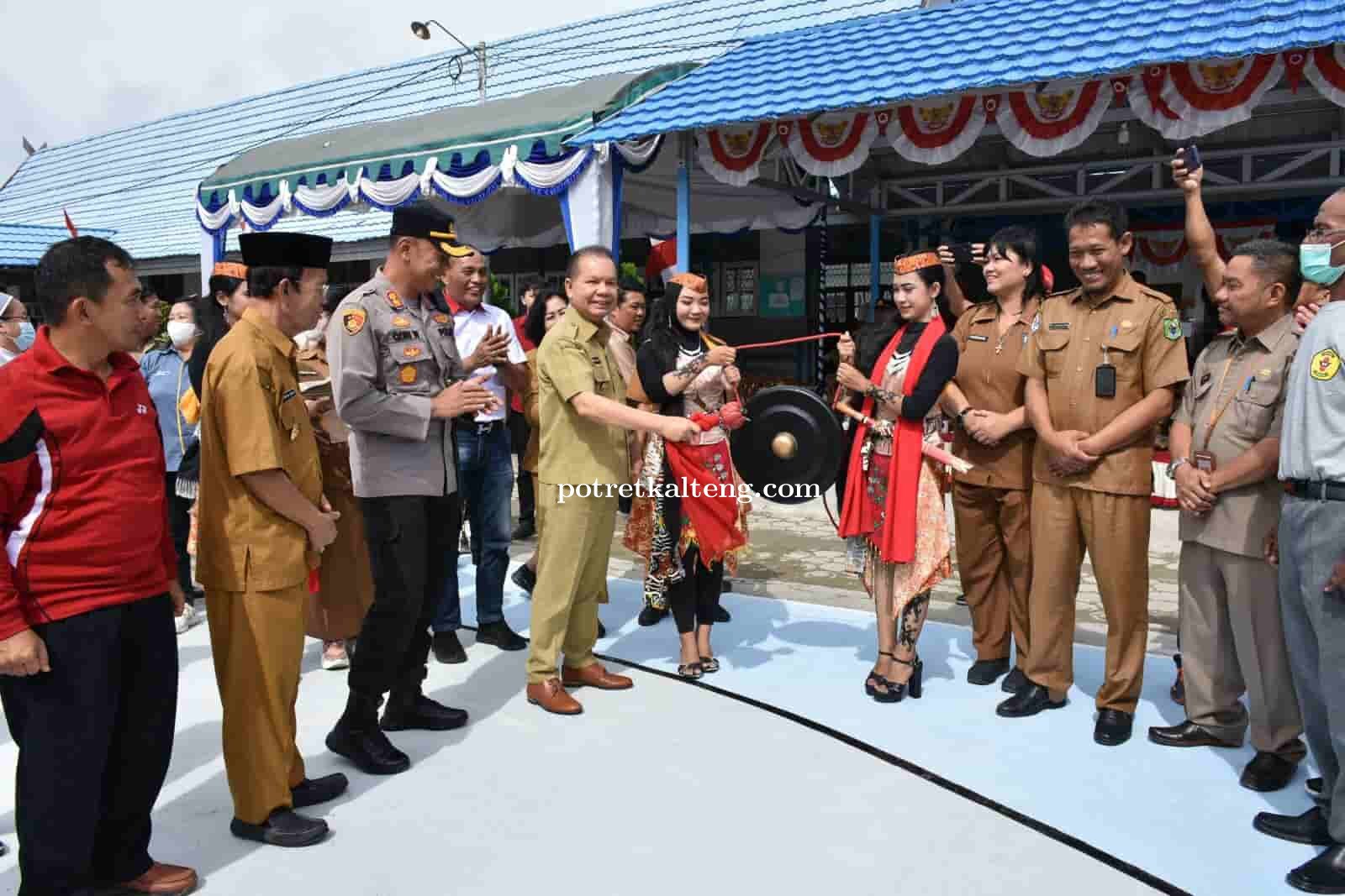 Bupati Kapuas Secara Resmi Buka Turnamen Smasa Cup 16 2023 SMAN-1 Kapuas