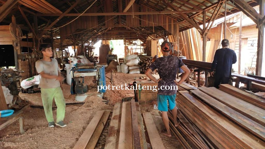 Kayu Merupakan Bahan Utama Untuk Meubel