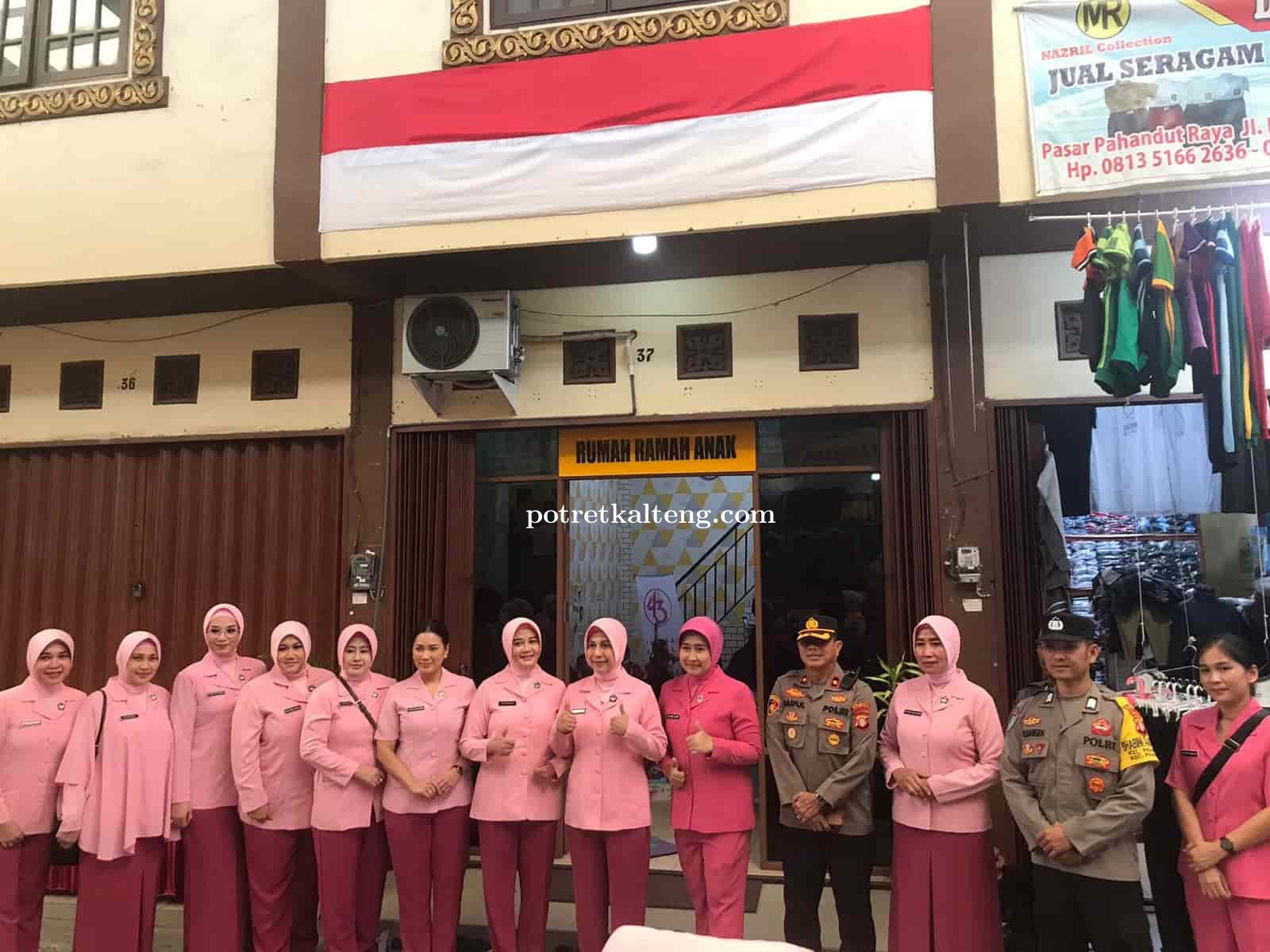 Polsek Pahandut Laksanakan PAM Kegiatan Anjangsana Yayasan Kemala Bhayangkari ke Pasar Besar