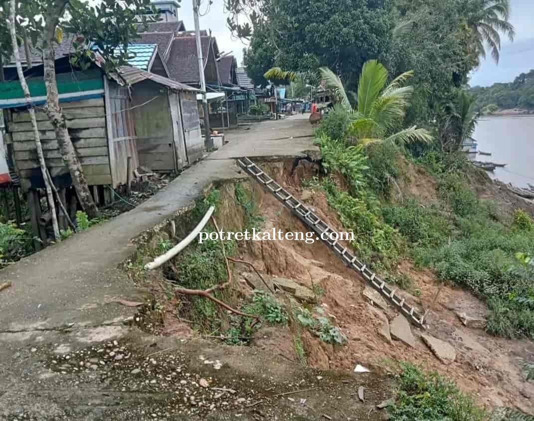 Akses Jalan Desa Pantai Laga Kabupaten Murung Raya Sangat Ironis