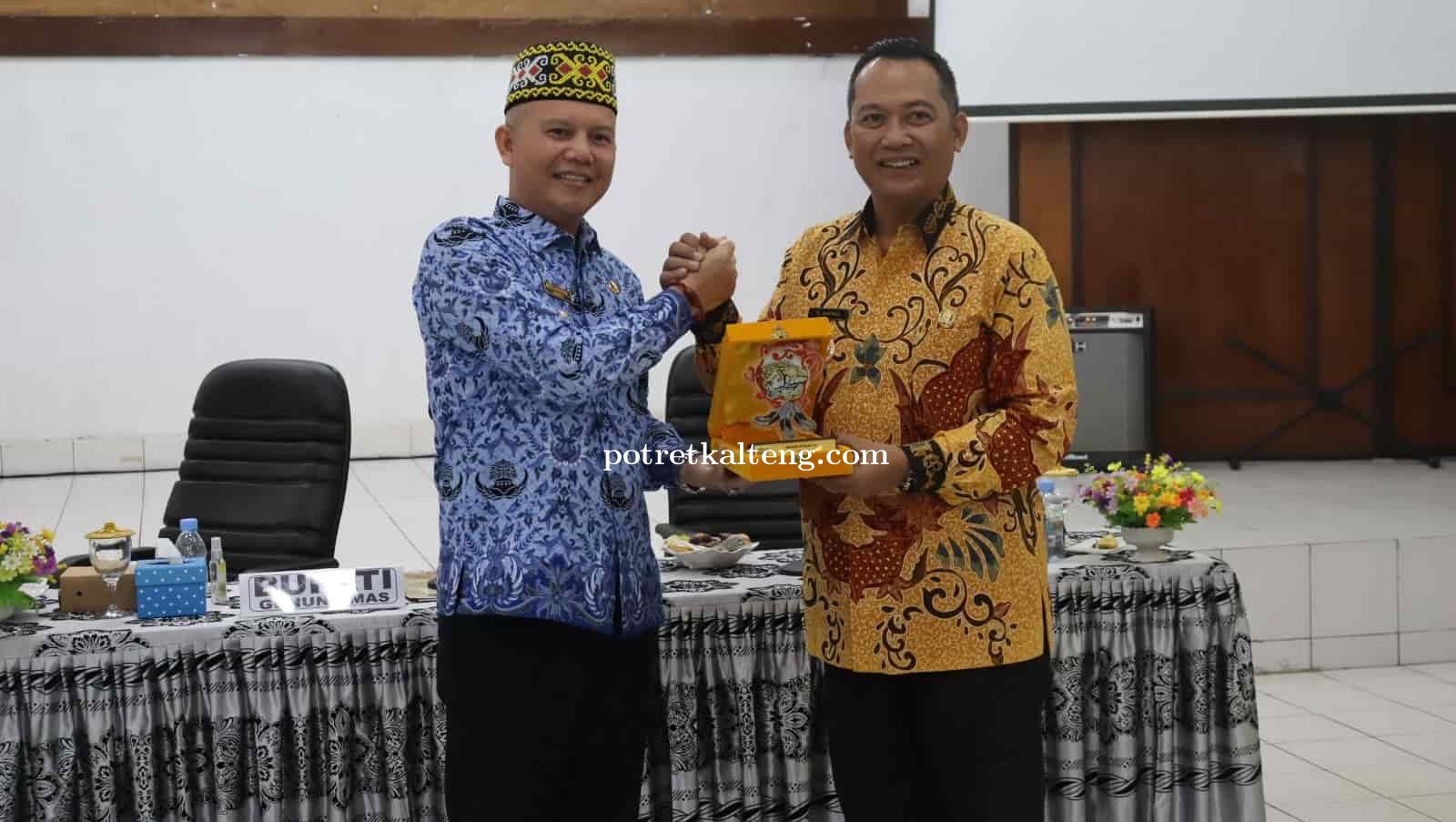 Pemkab Gumas dan Pemkab Bengkayang Saling Belajar dan Berbagi Informasi
