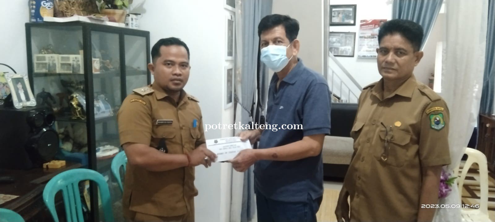 Kepala Desa Pulau Telo Serahkan Bantuan Tali Asih Kepada Warganya Yang Berduka