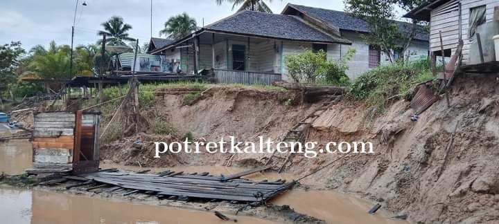 Miris ! Ablasi Sungai di Desa Tumbang Randang Bahayakan Warga