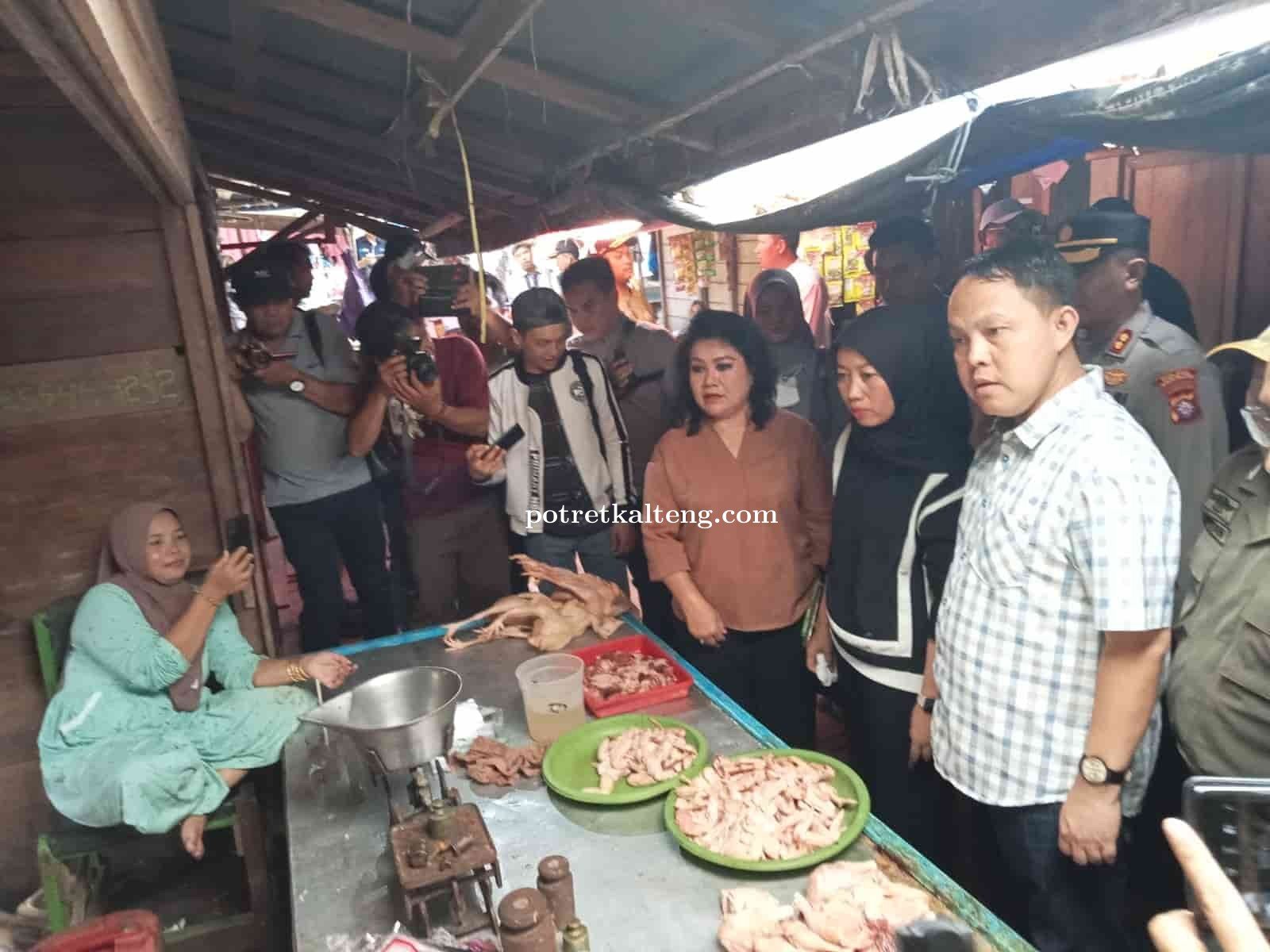 Monitor Harga dan Ketersediaan Bahan Pokok, PJ Bupati Barsel Tinjau Plaza Beringin Buntok