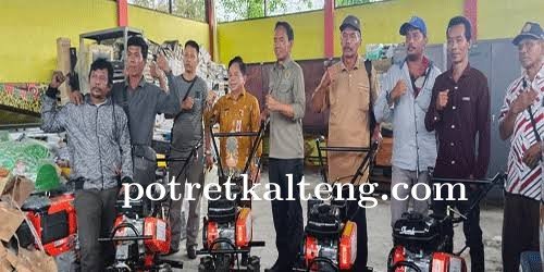 Bambang Purwanto Kembali Berikan Bantuan Alsintan Secara Gratis Untuk 17 Desa di Kab Pulang Pisau