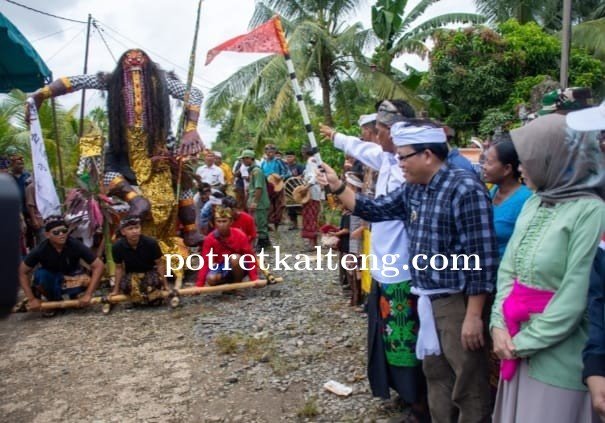 Pj Bupati Kapuas Lepas Arak-Arakan Ogoh-Ogoh Menyambut Tahun Baru Saka 2024