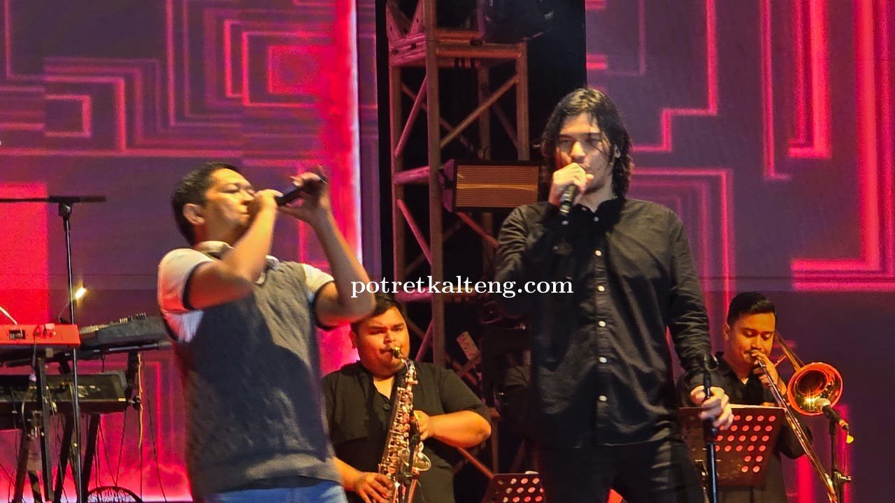 Meriah ! Komisaris Utama PT Bank Kalteng Nyanyi Bersama Vokalis Dewa 19