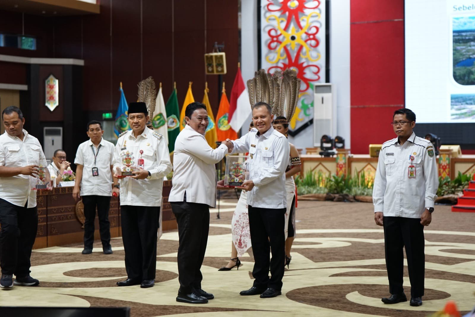 Kabupaten Gunung Mas Terima Penghargaan Pembangunan Daerah Terbaik Tingkat Provinsi Kalteng