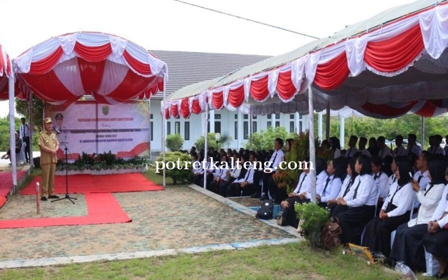Pj. Bupati Barsel Serahkan SK P3K Guru, Kesehatan dan Teknis Formasi Tahun 2023 di Linkungan Pemkab