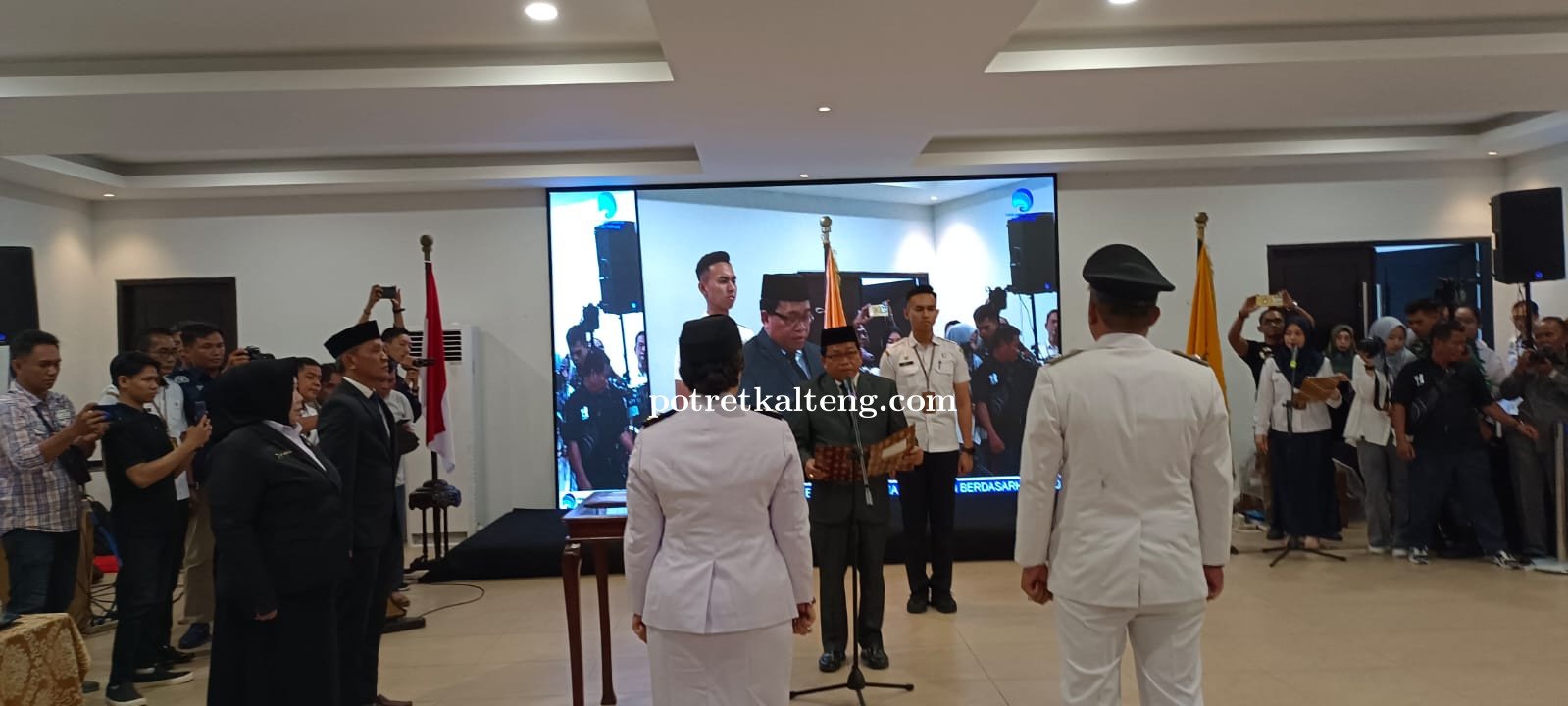 Pj Bupati Kapuas, Erlin Hardi Kukuhkan Perpanjangan Masa Jabatan 171 Kades